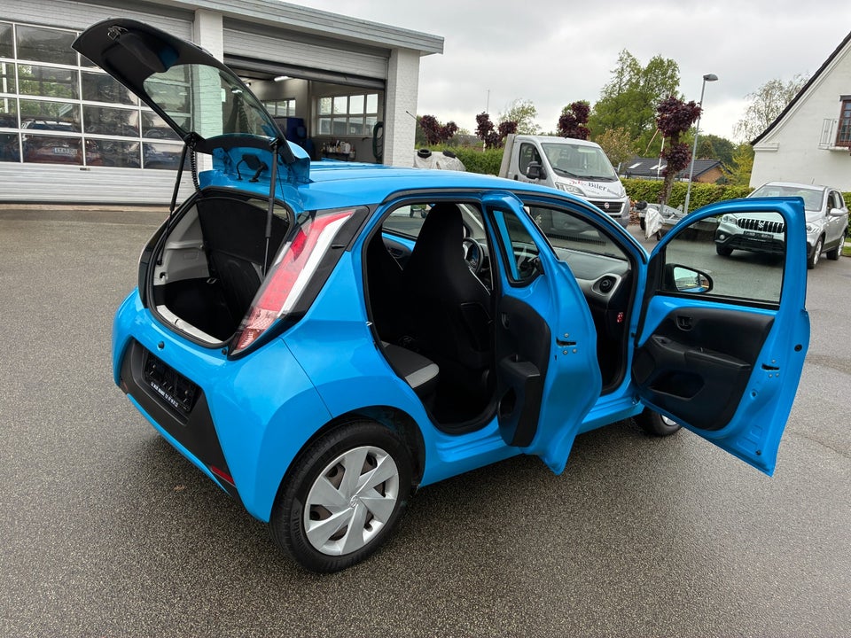 Toyota Aygo 1,0 VVT-i x-play 5d