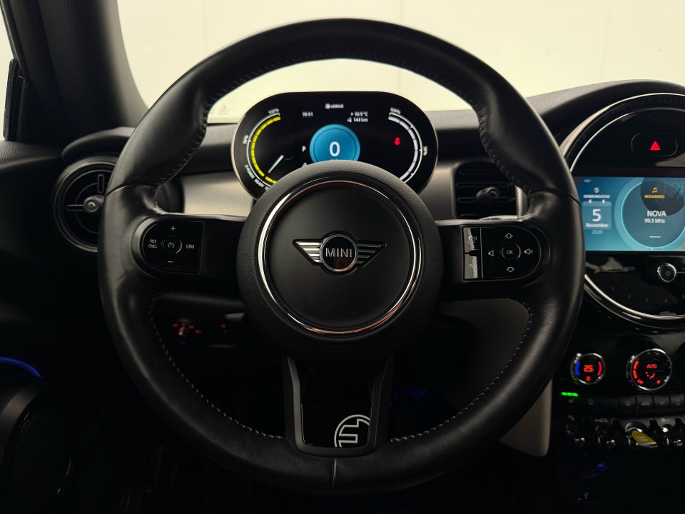 MINI Cooper SE Classic Trim 3d