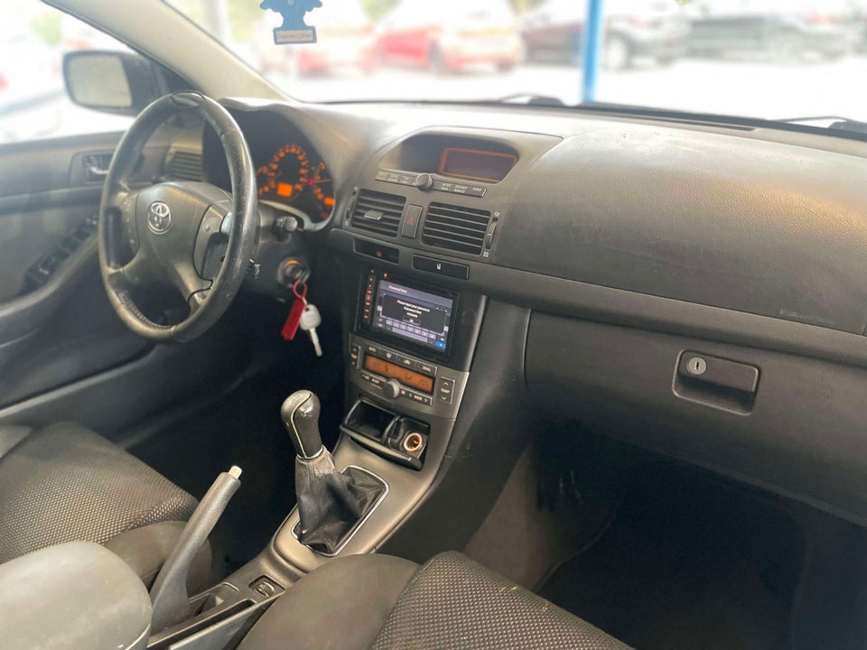 Toyota Avensis 2,0 Sol stc. 5d