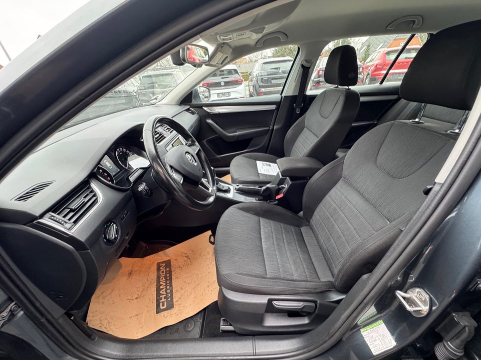 Skoda Octavia 1,6 TDi 110 Style Combi DSG 5d