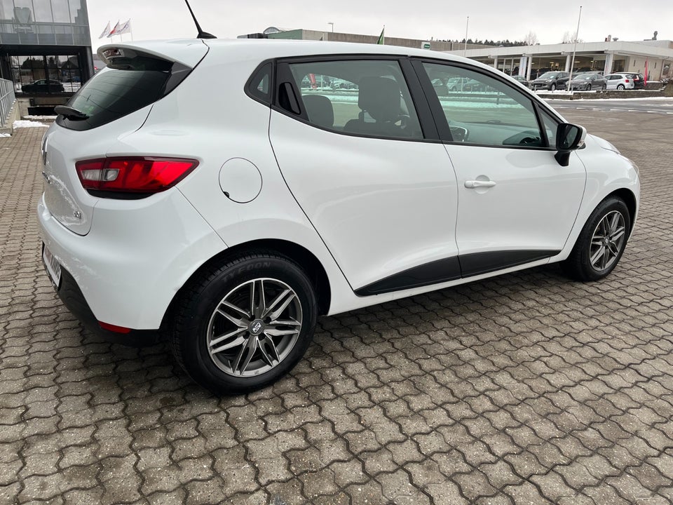 Renault Clio IV 1,5 dCi 90 Expression 5d