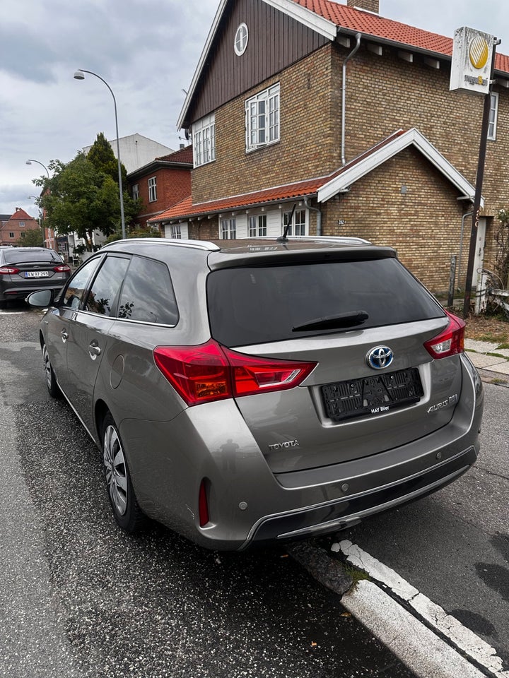 Toyota Auris 1,8 Hybrid H2+ Comfort Touring Sports CVT 5d