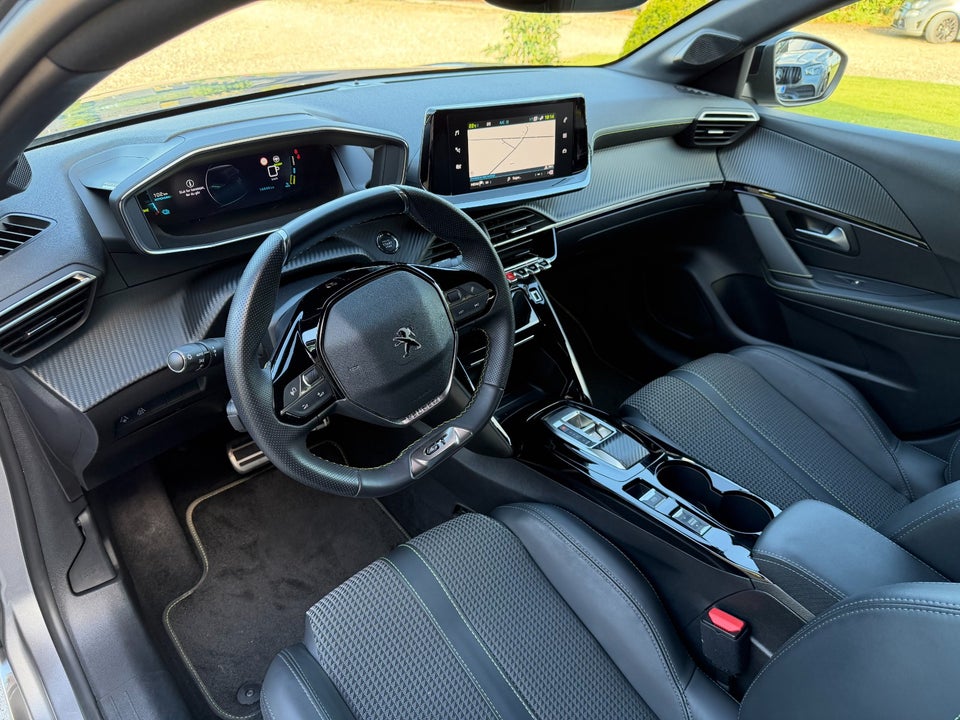 Peugeot e-208 50 GT 5d