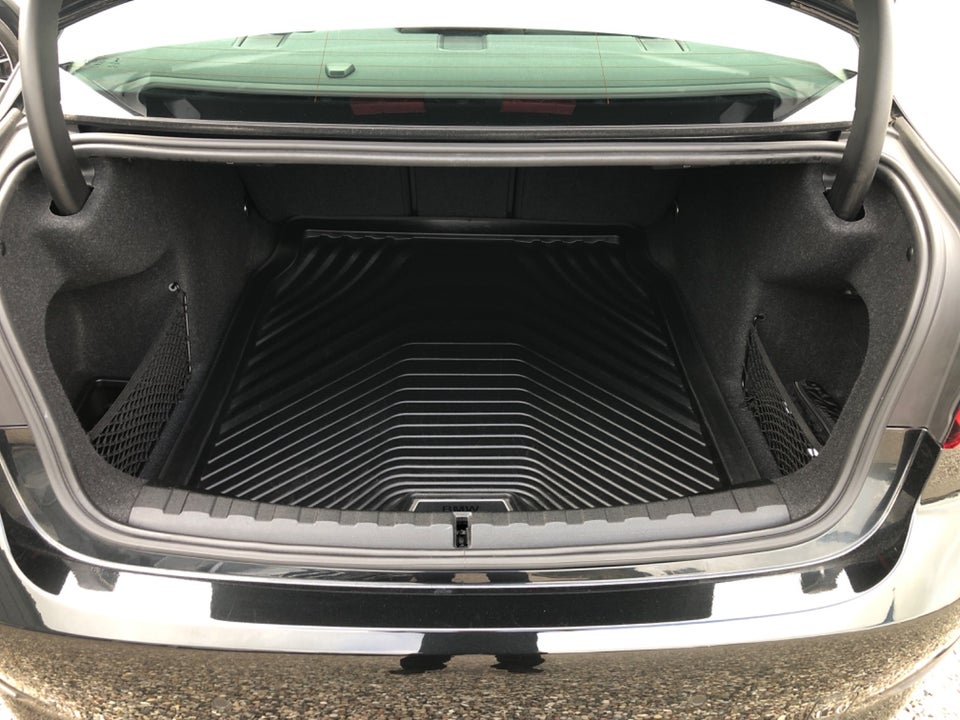 BMW 320i 2,0 Connected aut. 4d