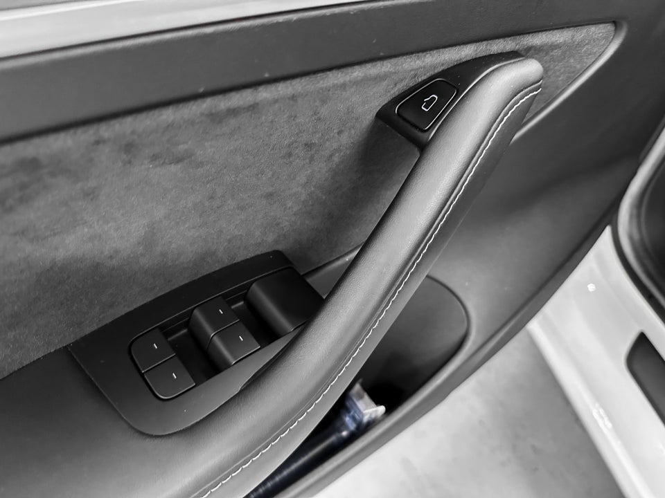 Tesla Model 3 Standard Range+ RWD 4d