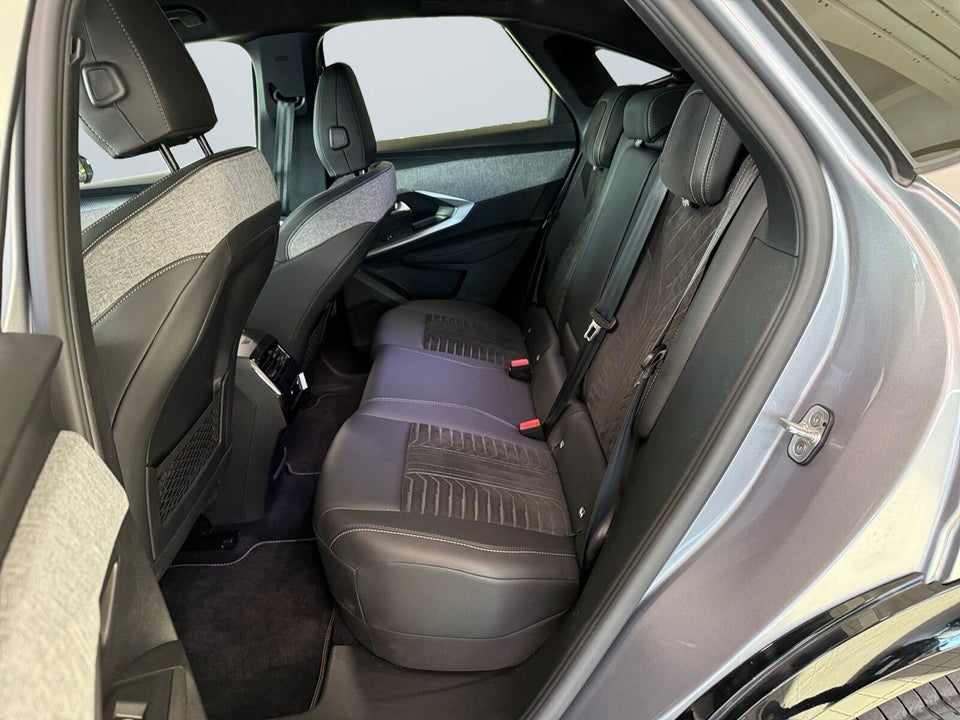 Peugeot e-3008 101 GT 5d