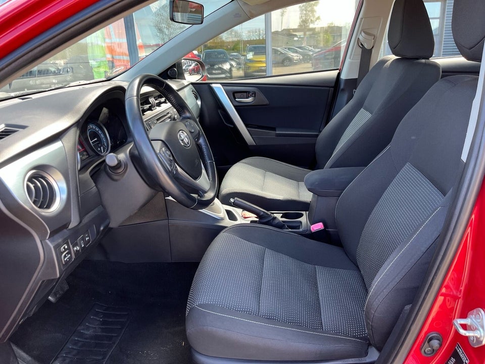 Toyota Auris 1,8 Hybrid H2+ CVT 5d