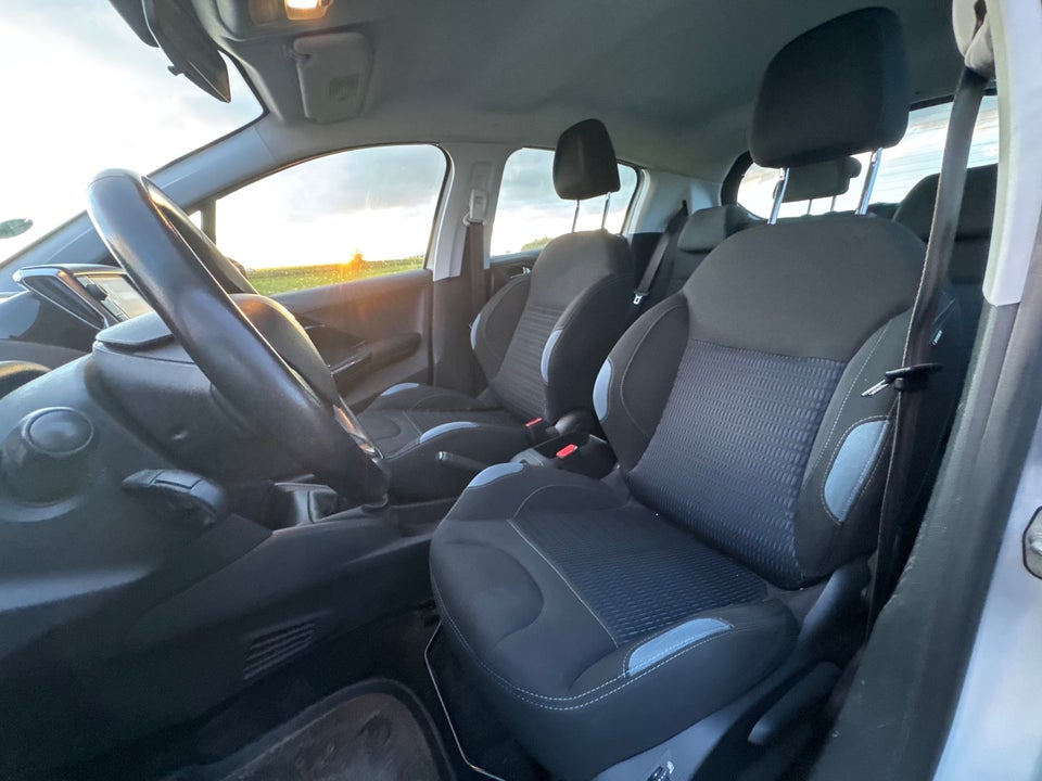 Peugeot 208 1,6 e-HDi 92 Allure 5d