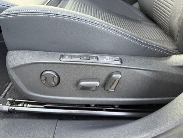 Ford Capri 82 Select Extended Range 5d