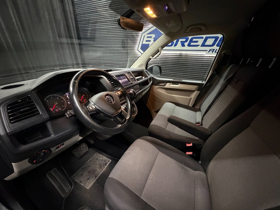 VW Transporter 2,0 TDi 180 Kassevogn DSG kort
