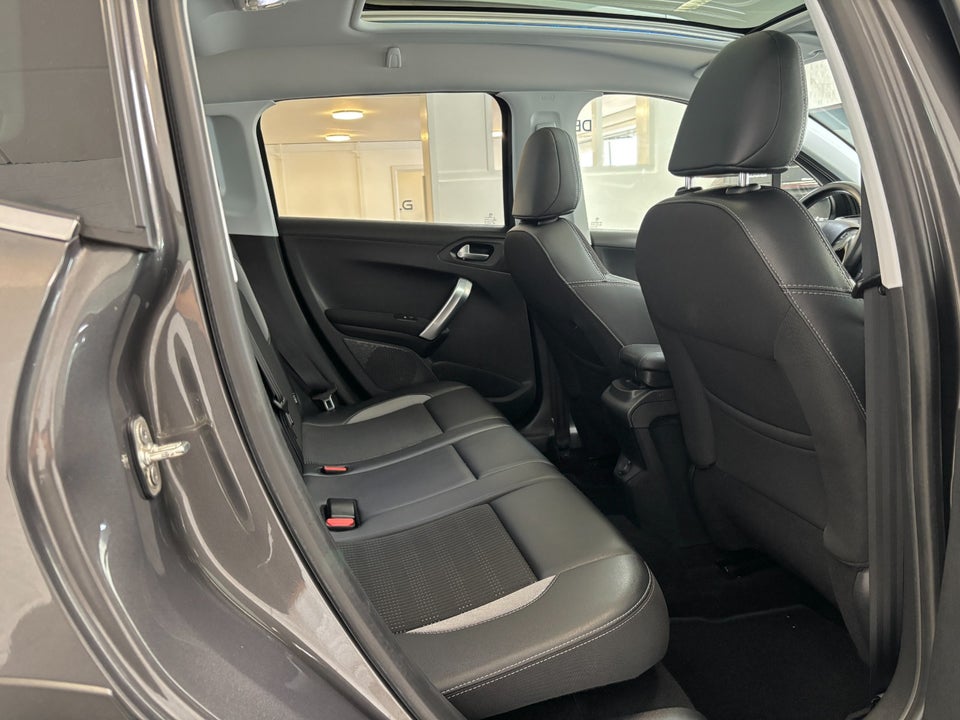 Peugeot 2008 1,5 BlueHDi 100 Allure Sky 5d