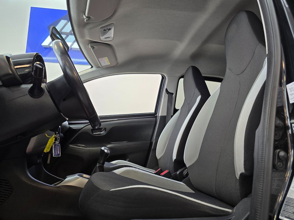 Toyota Aygo 1,0 VVT-i x-play 5d