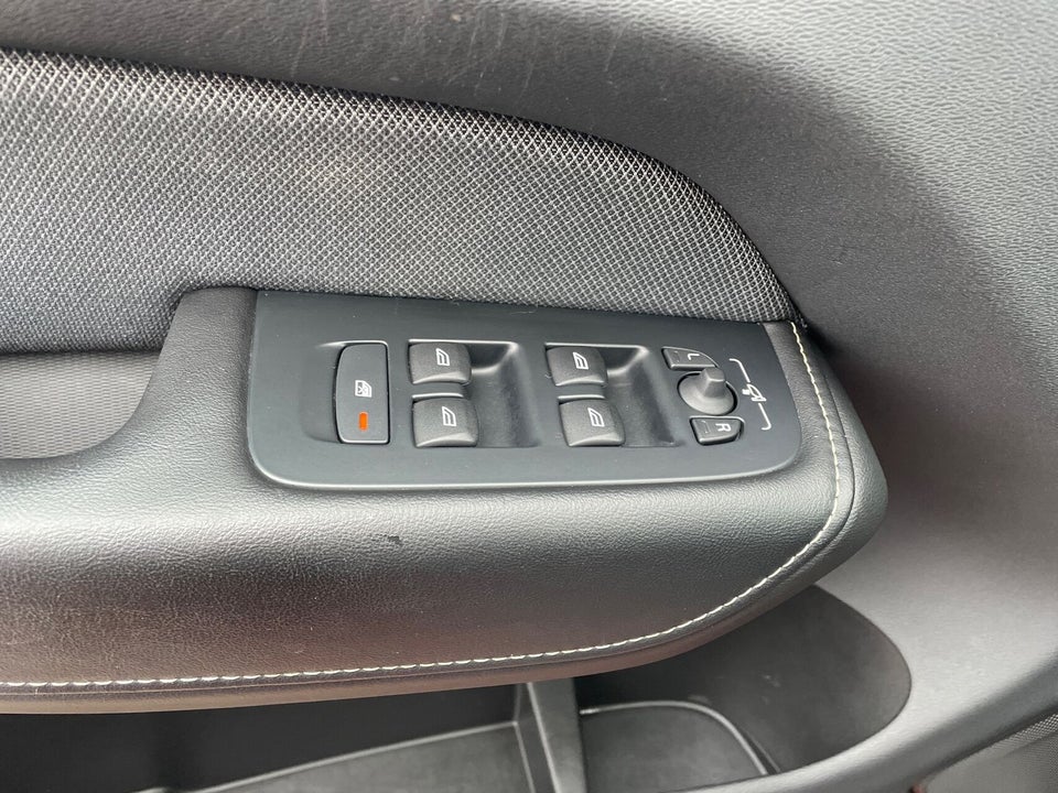 Volvo XC60 2,0 T6 ReCharge R-Design aut. AWD 5d