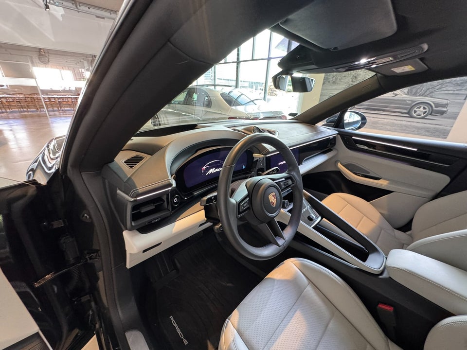 Porsche Macan 4 5d