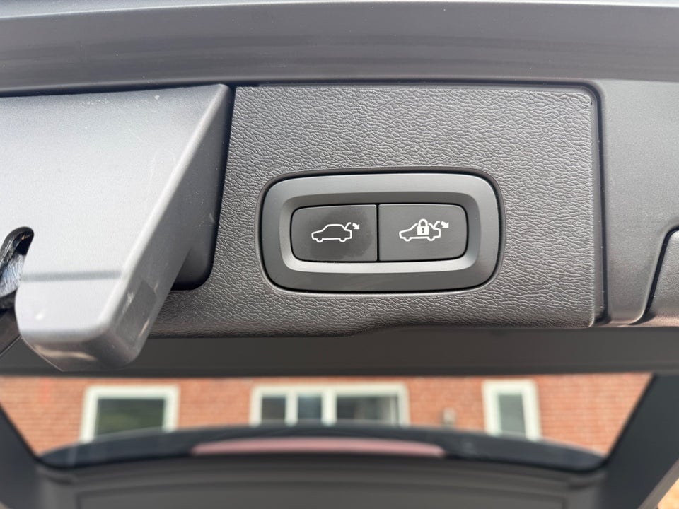 Volvo XC60 2,0 T8 ReCharge Ultimate Dark aut. AWD 5d