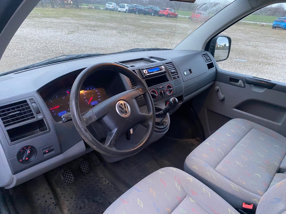 VW Transporter 1,9 TDi 104 Kassevogn kort 4d
