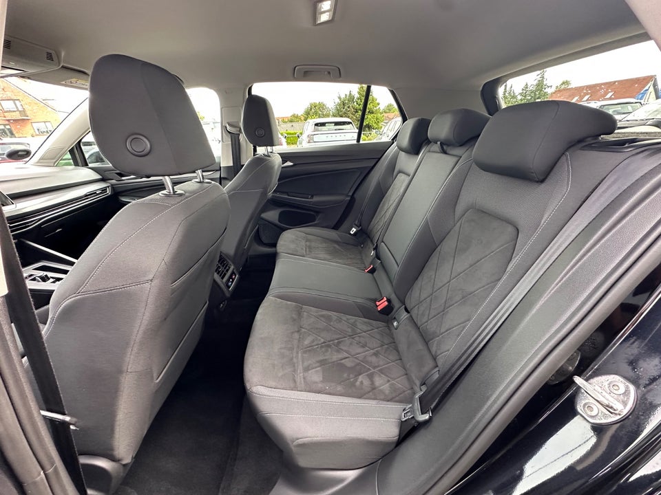 VW Golf VIII 1,5 eTSi 150 Style DSG 5d
