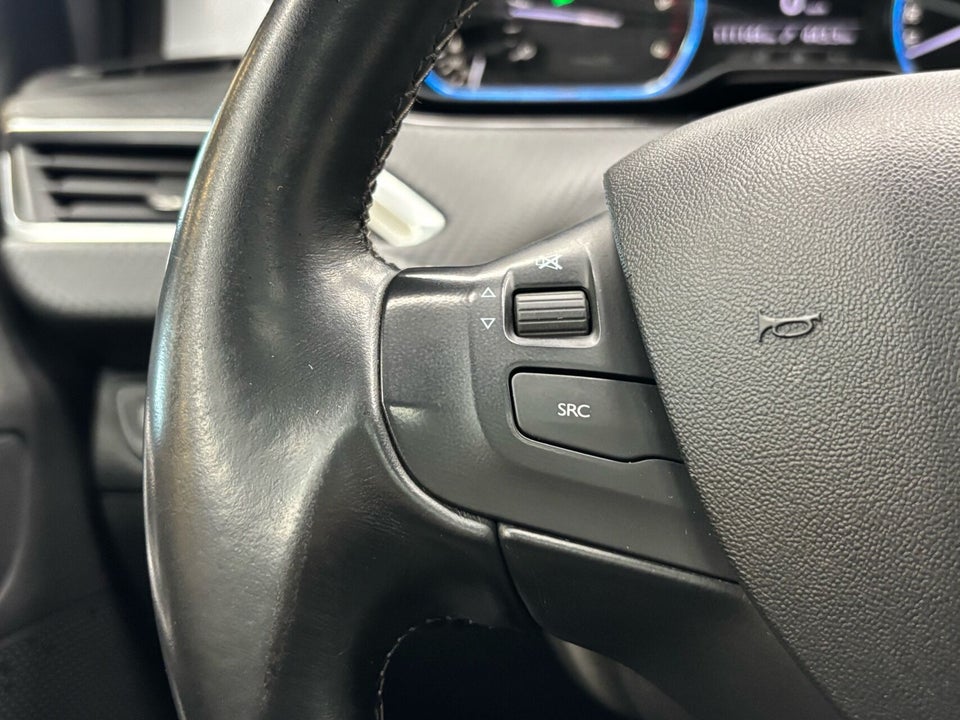 Peugeot 2008 1,5 BlueHDi 100 Exclusive Sky 5d