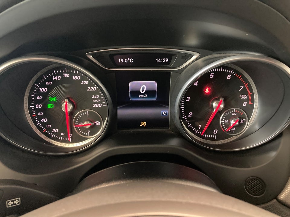Mercedes GLA200 1,6  5d