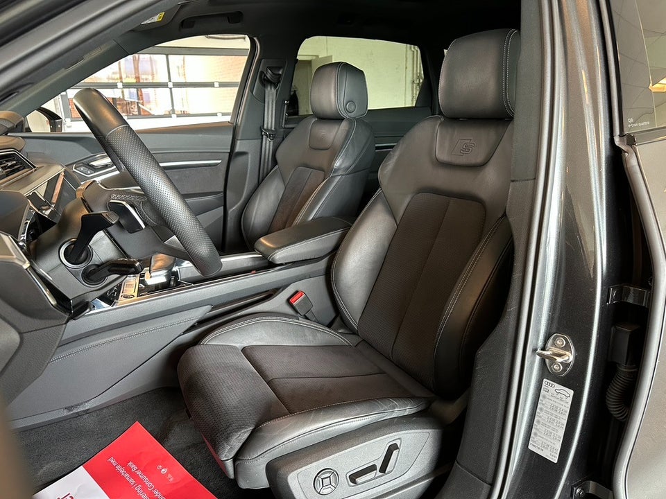 Audi Q8 e-tron 55 S-line quattro 5d