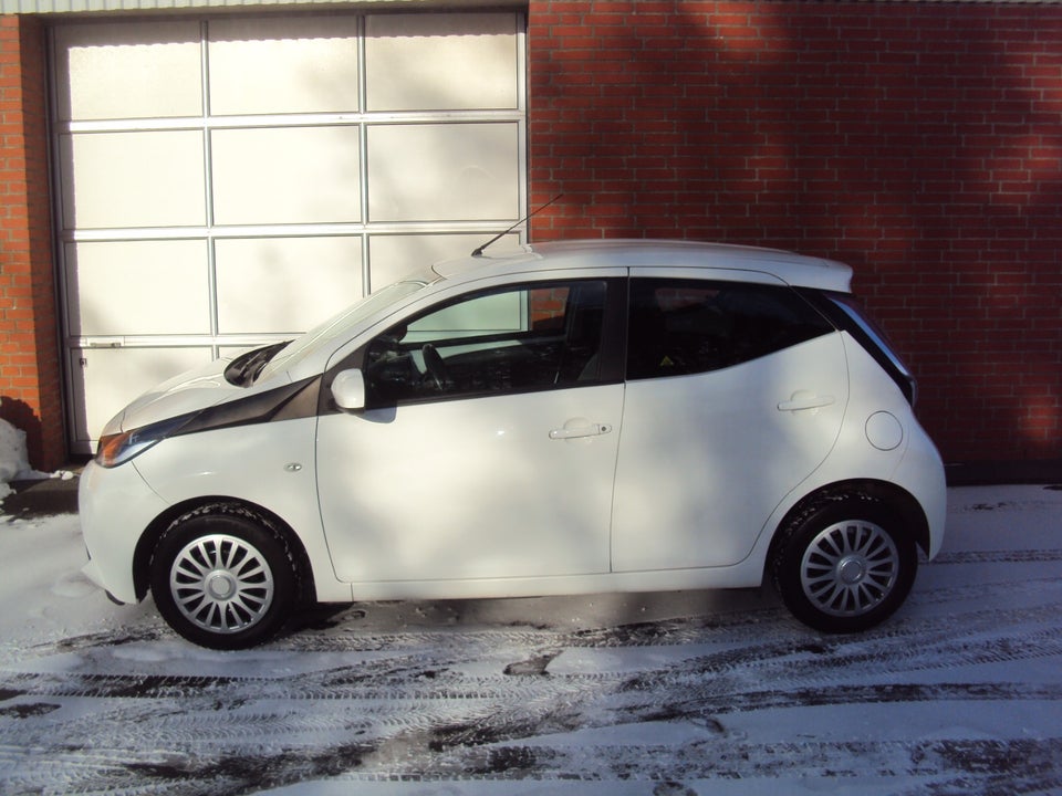 Toyota Aygo 1,0 VVT-i x-touch 5d