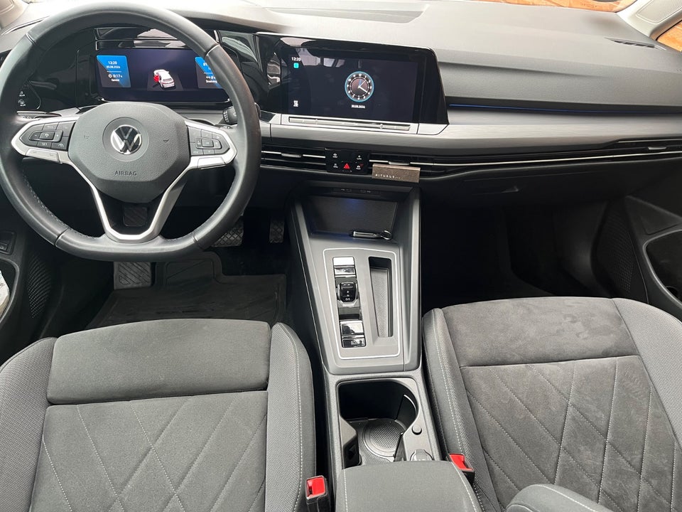 VW Golf VIII 1,4 eHybrid DSG 5d
