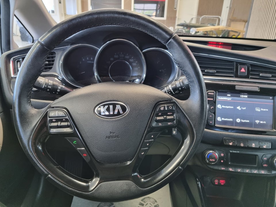 Kia Ceed 1,6 CRDi 136 Attraction 5d