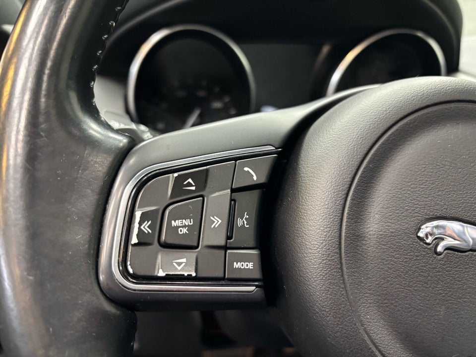 Jaguar XE 2,0 D163 Prestige aut. 4d
