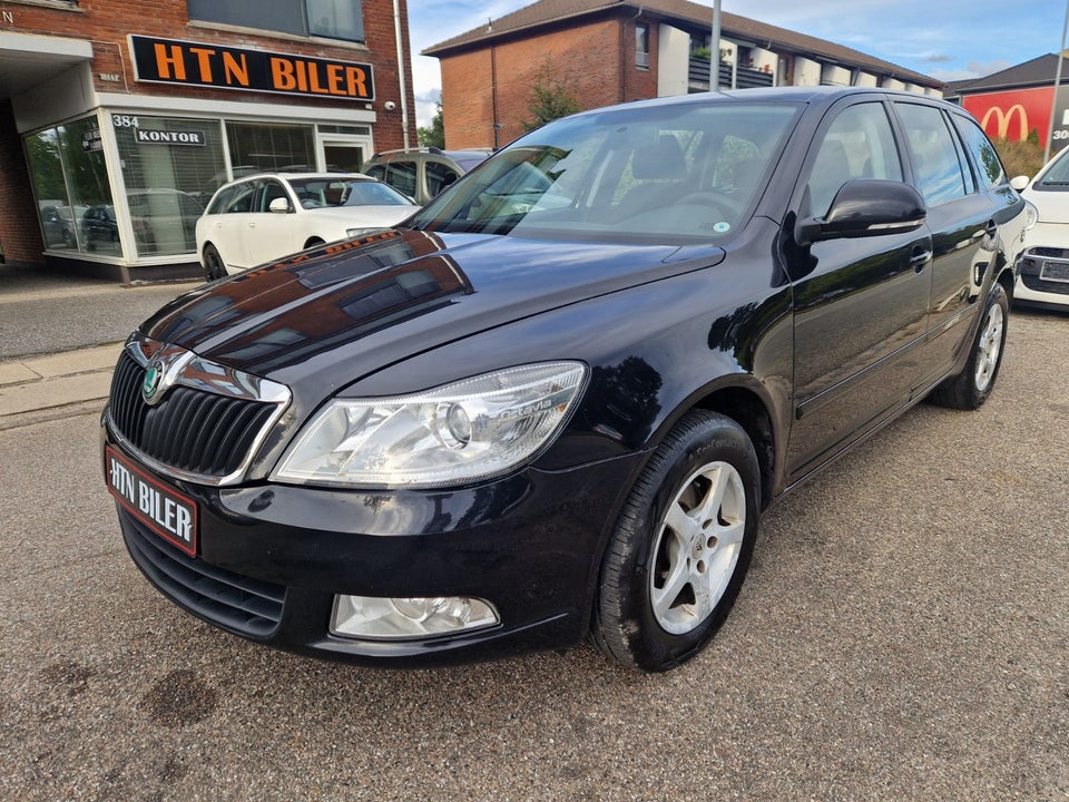 Skoda Octavia 2,0 TDi Elegance Combi 5d