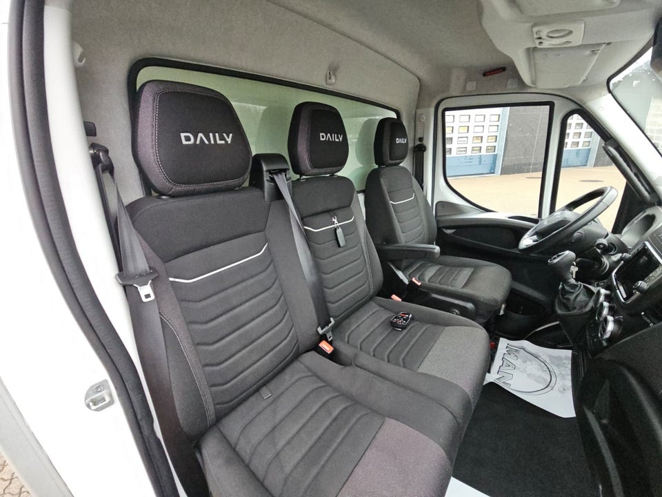 Iveco Daily 3,0 35S18 4100mm Box m/lift AG8