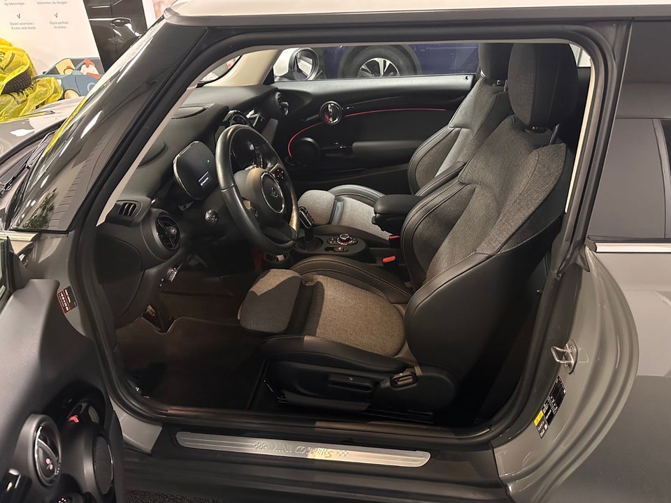 MINI Cooper SE Experience 3d