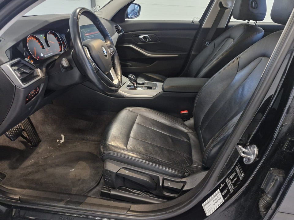 BMW 330i 2,0 Connected aut. 4d