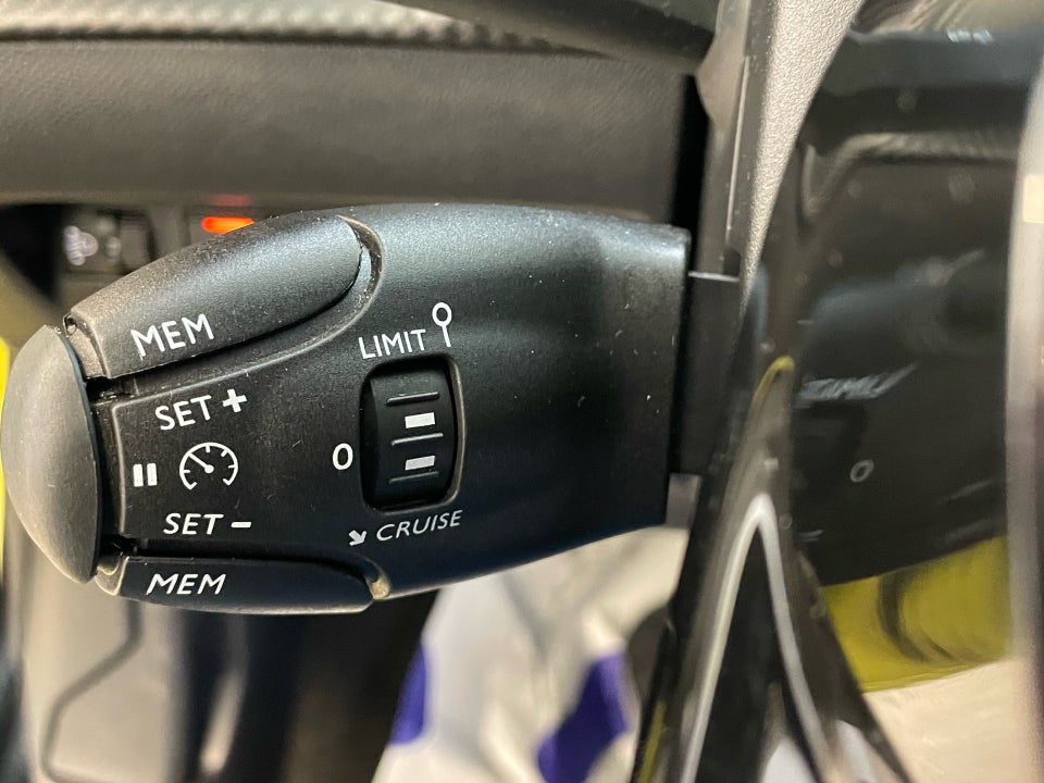 Peugeot e-208 50 Style 5d