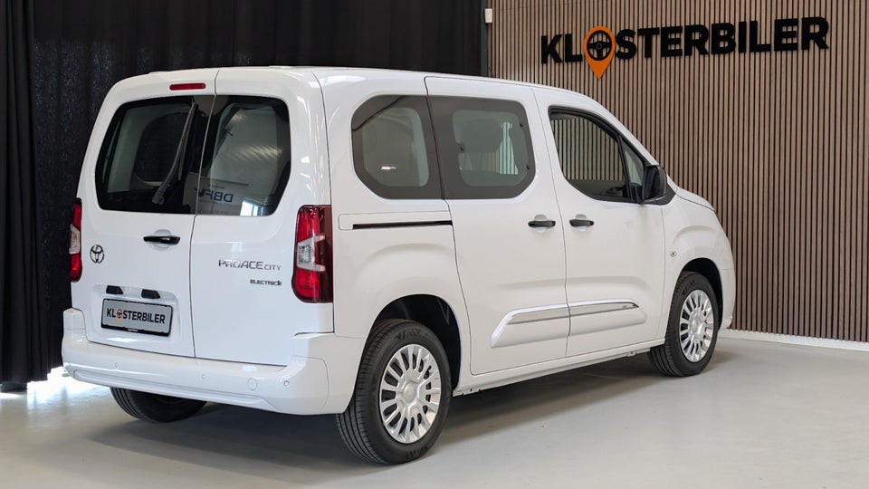 Toyota ProAce City Verso 50 Medium Family 5d