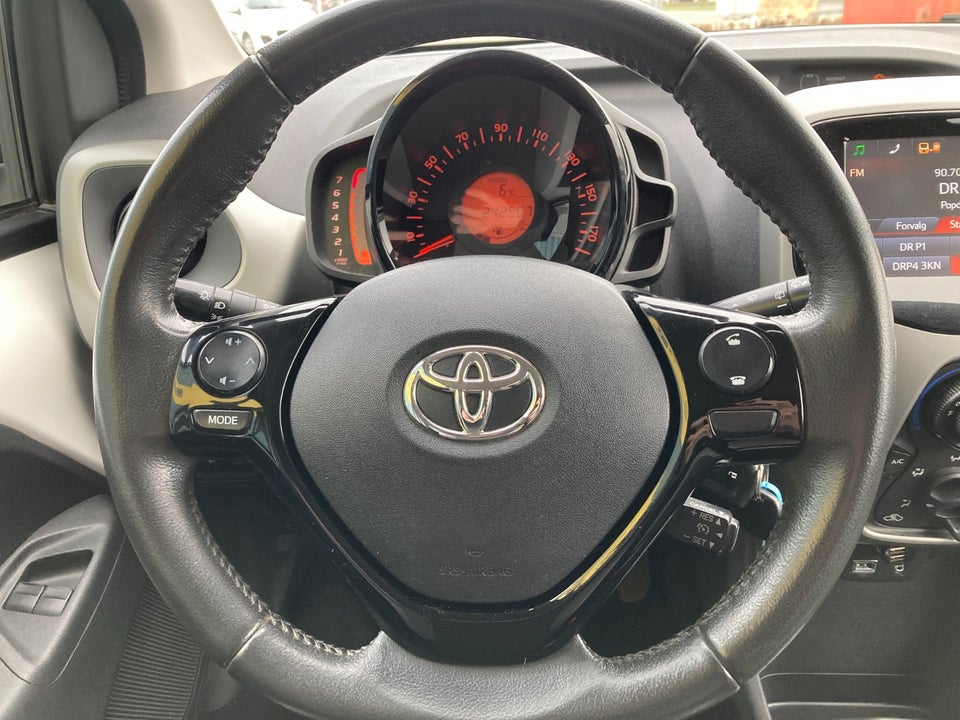 Toyota Aygo 1,0 VVT-i x-press 5d