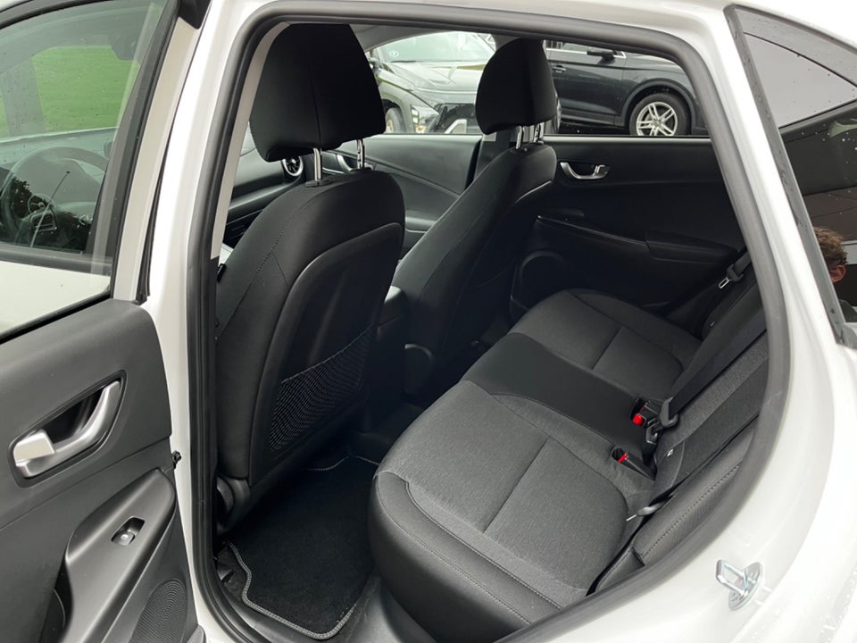 Hyundai Kona 64 EV Essential 5d