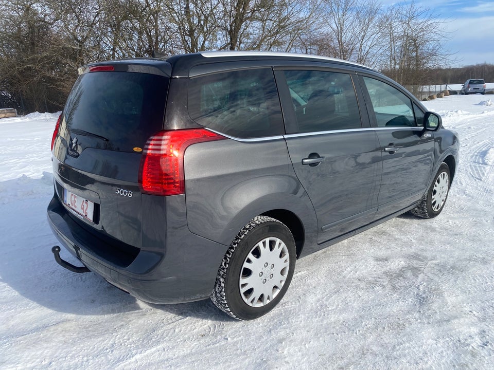 Peugeot 5008 1,6 BlueHDi 120 Style 7prs 5d