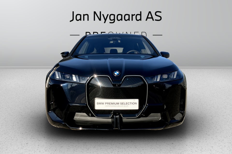 BMW iX xDrive60 Fully Charged 5d