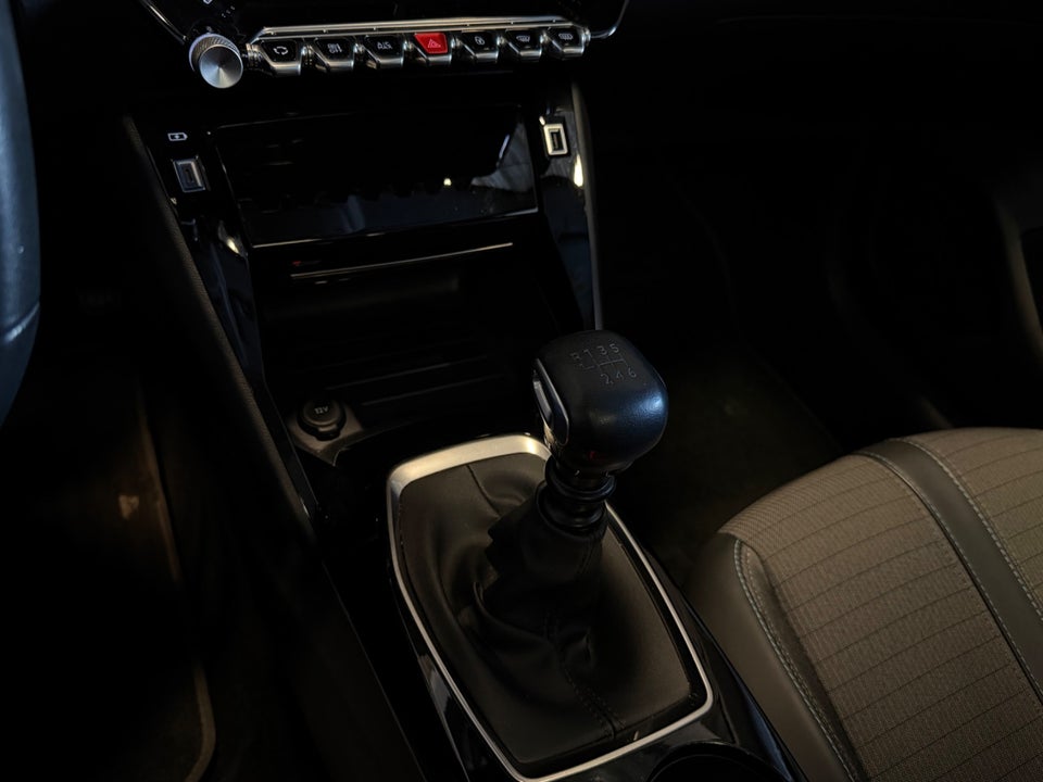 Peugeot 208 1,2 PureTech 100 Allure Sky 5d