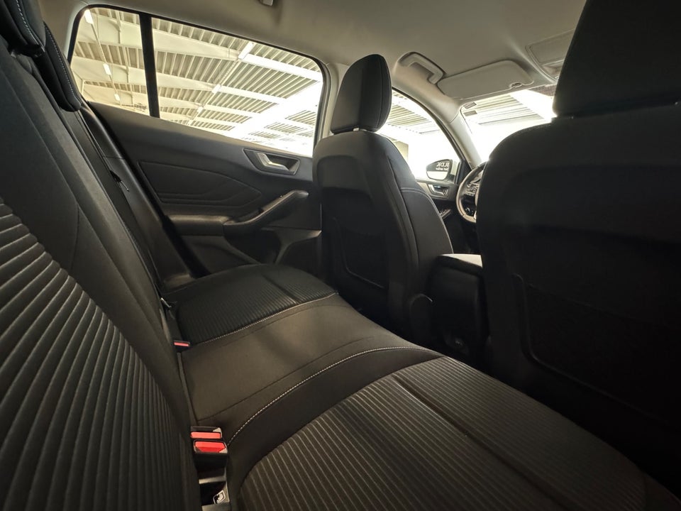 Ford Focus 1,0 EcoBoost Titanium Business stc. 5d