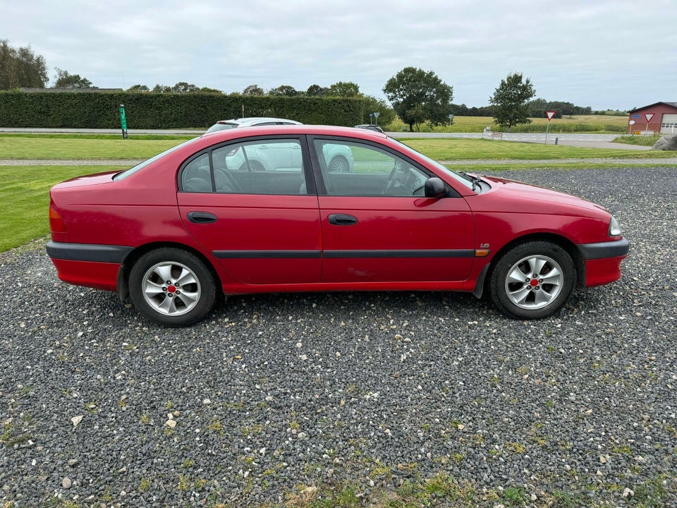 Toyota Avensis 1,8 Sol 4d