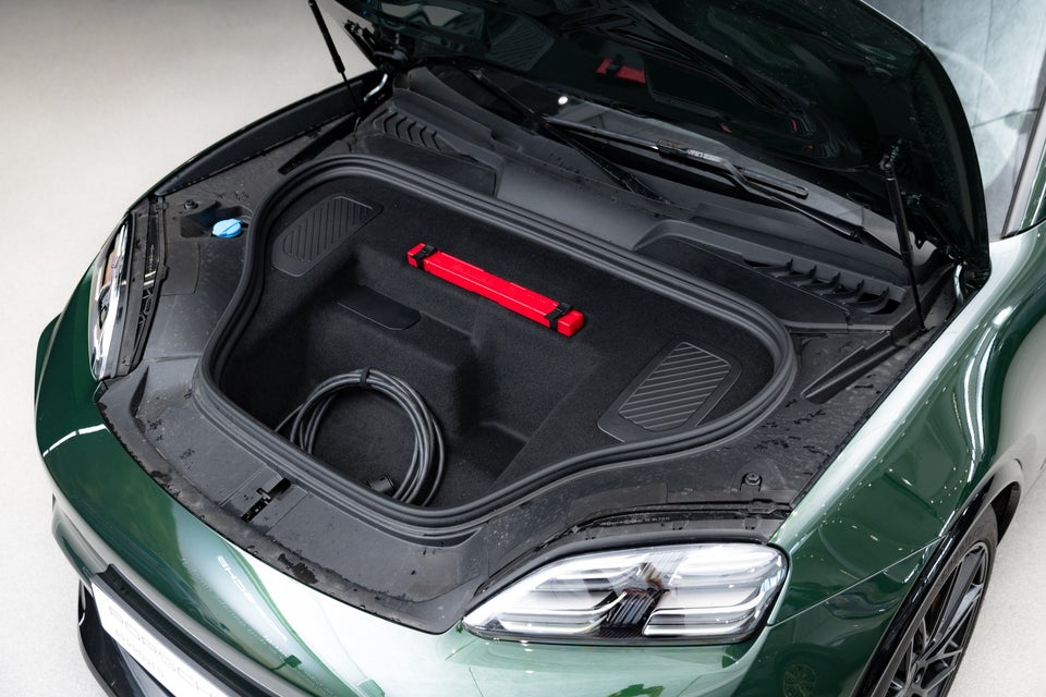 Porsche Macan Turbo 5d