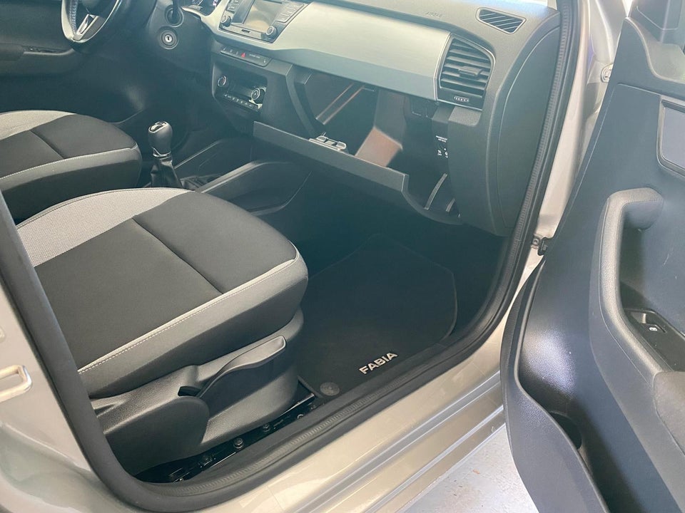 Skoda Fabia 1,2 TSi 90 Ambiente Combi 5d