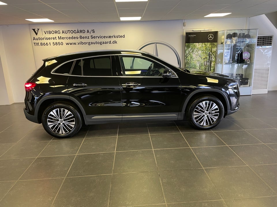 Mercedes EQA300 4Matic 5d