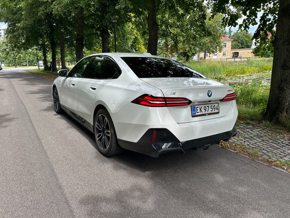 BMW i5 eDrive40 M-Sport 4d