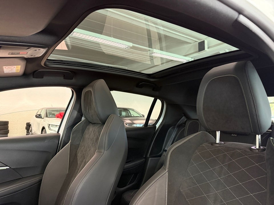 Peugeot e-208 50 GT Pack 5d