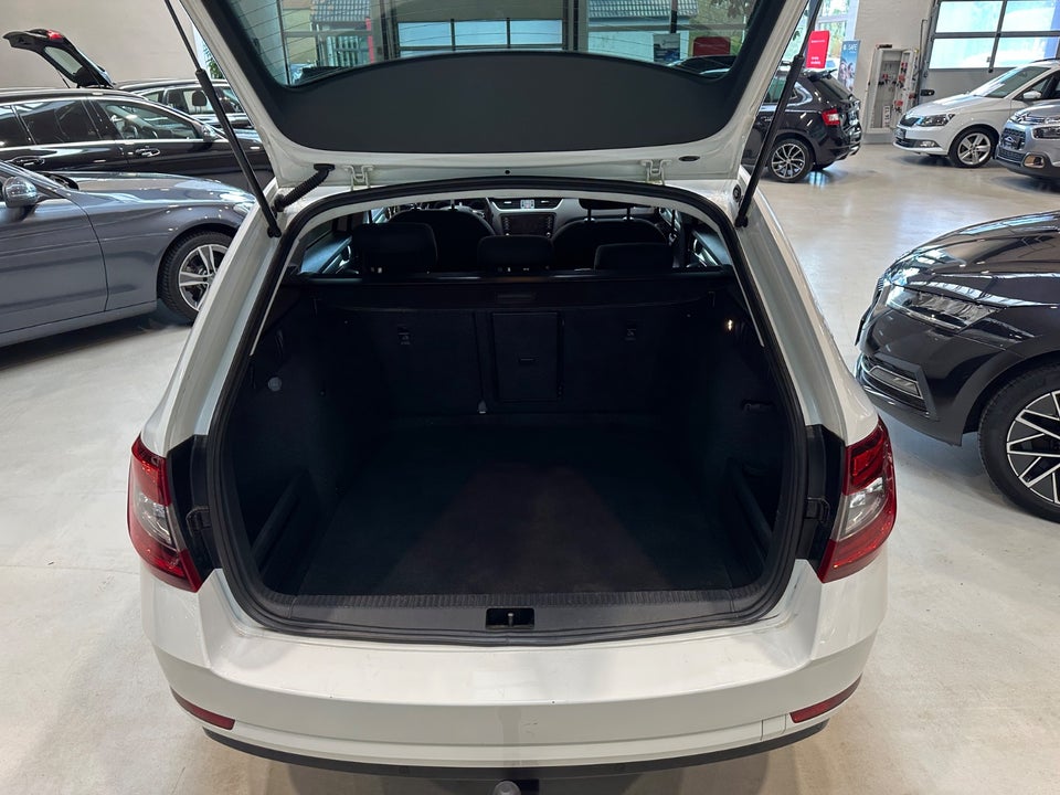 Skoda Octavia 1,6 TDi 115 Style Combi DSG 5d