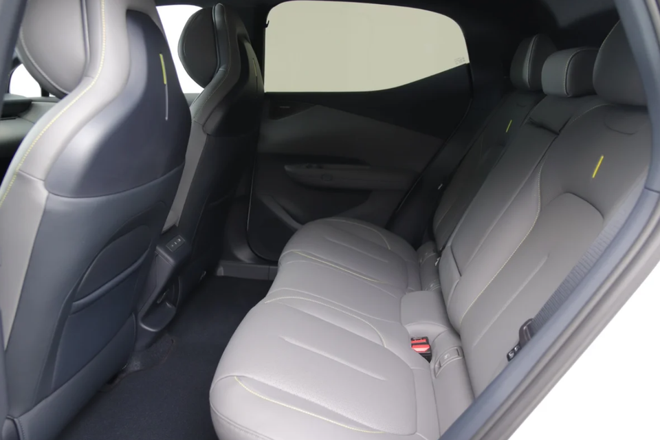 Lynk & Co 02 More 5d