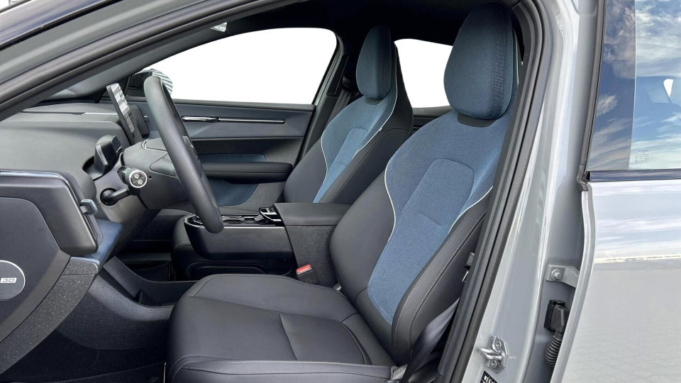 Volvo EX30 Standard Range Plus 5d