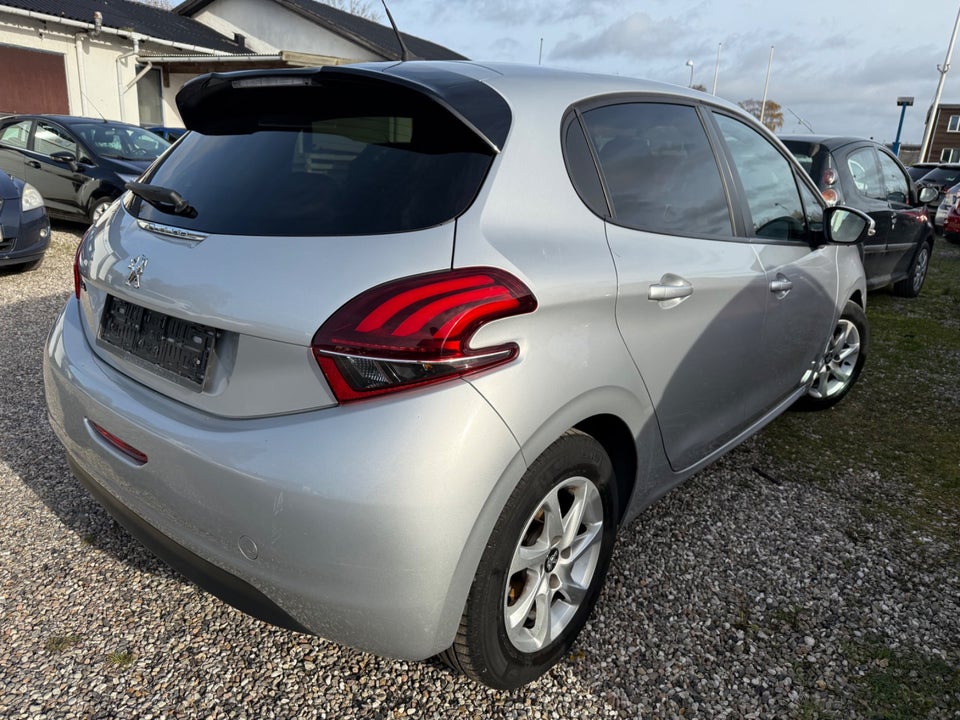 Peugeot 208 1,6 BlueHDi 100 Envy+ 5d